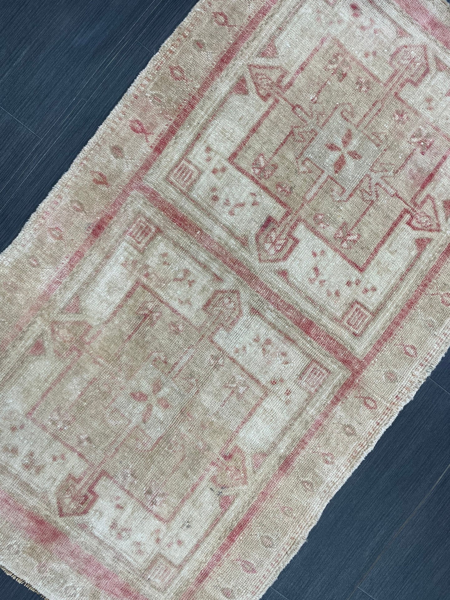 Muted Persian RUG Muted Vintage 2.5 x 4.3 Rug Vintage Rug Knotted Rug Pink Wool Oushak Rug Hand Made Rugs Vintage Turkish Rug Elegant Rug