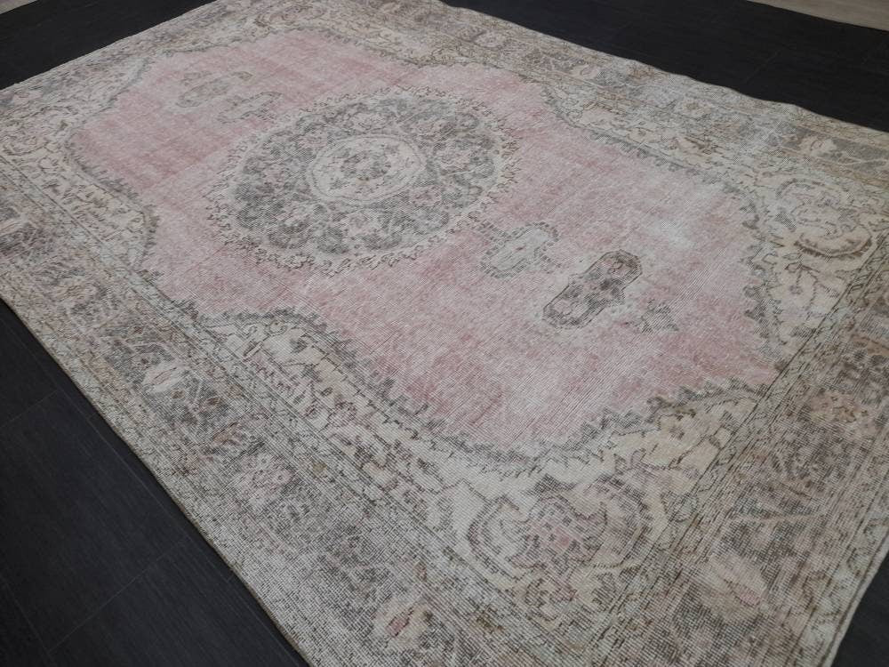 Vintage Persian Rug Unique Motif Rug 6 x 9.5 ft Persian Rug Vintage Hand Knotted Rug Eclectic Rug Hand Made Rug Living room Rug Turkish rug
