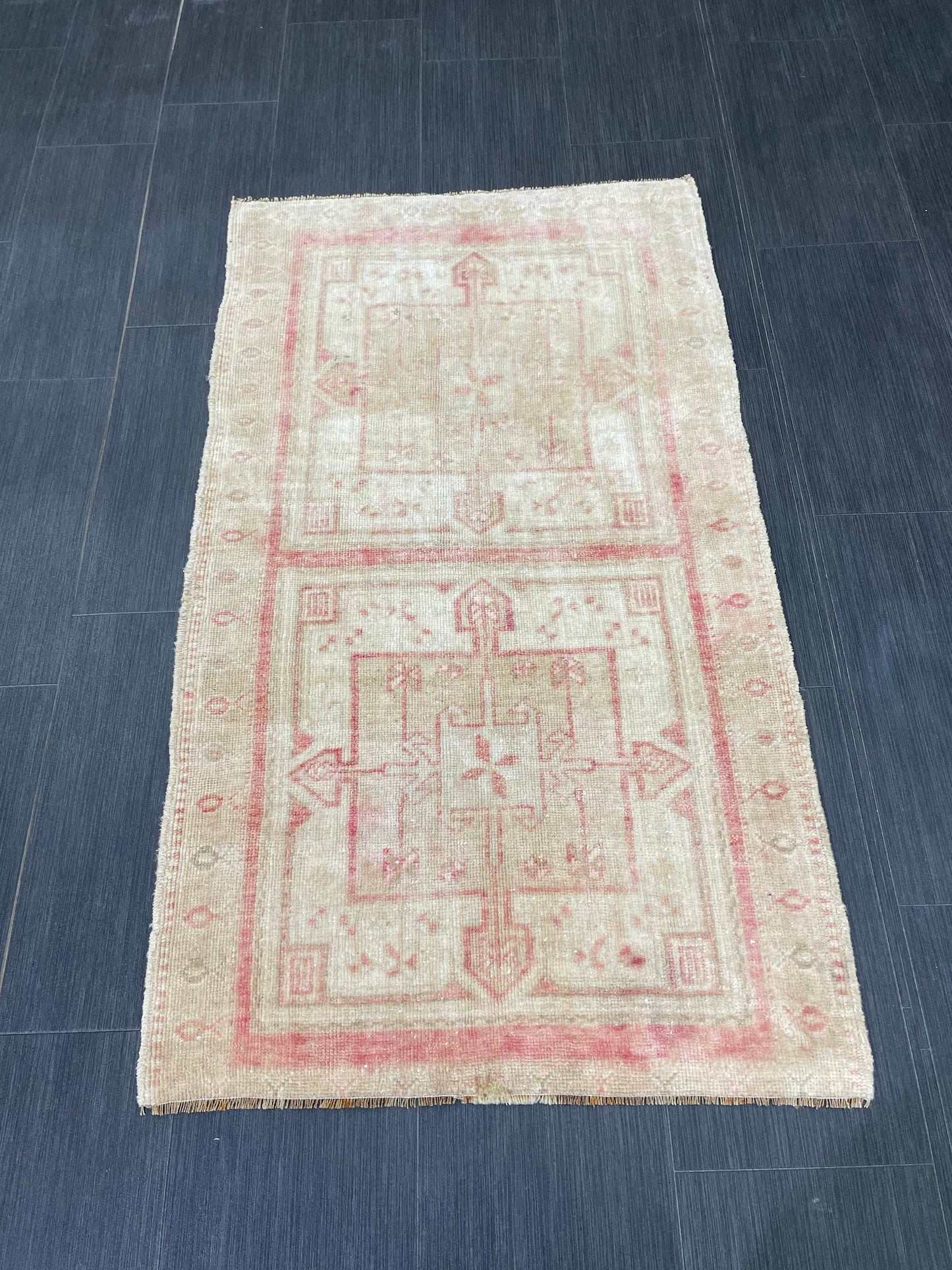 Muted Persian RUG Muted Vintage 2.5 x 4.3 Rug Vintage Rug Knotted Rug Pink Wool Oushak Rug Hand Made Rugs Vintage Turkish Rug Elegant Rug