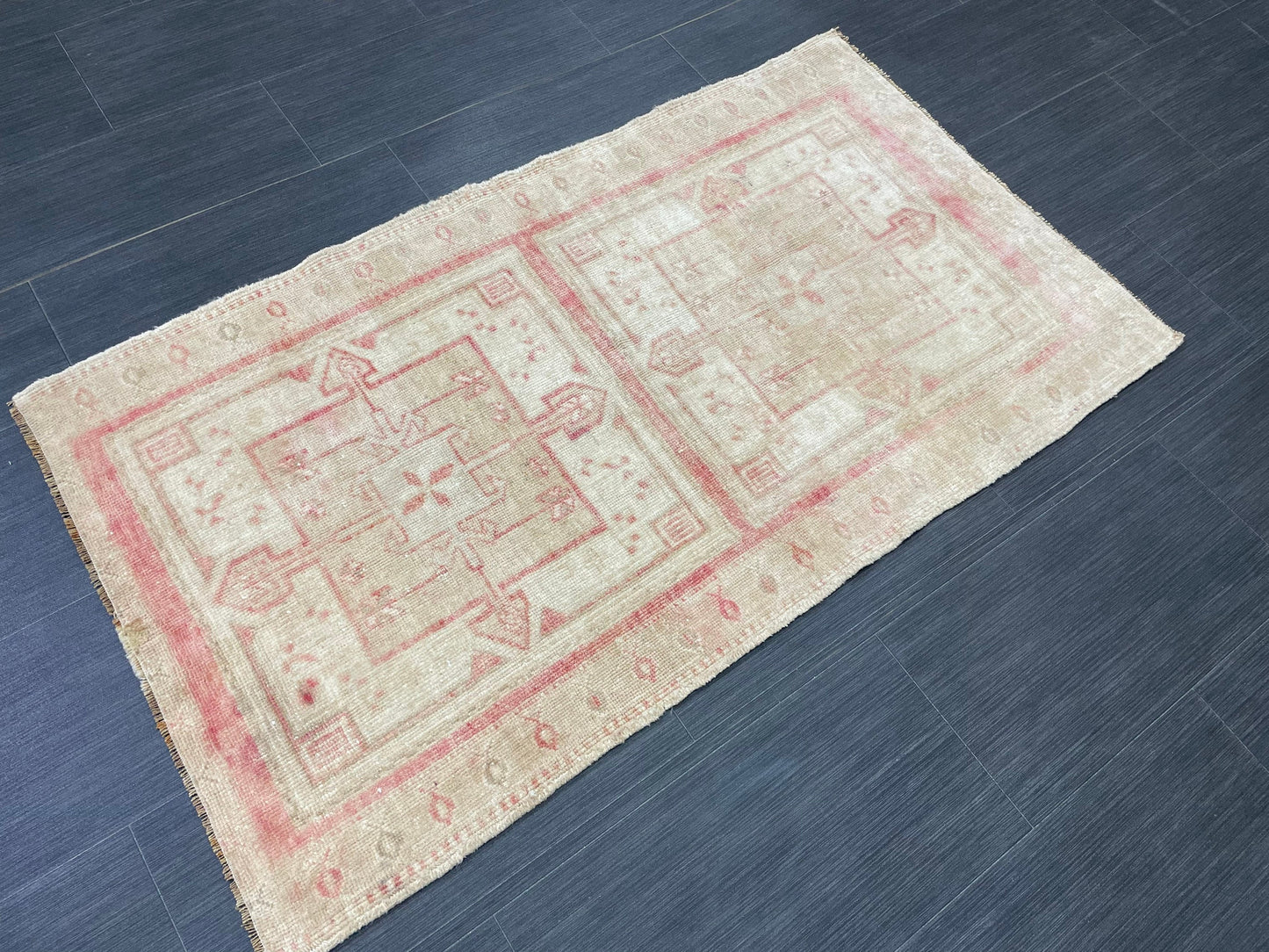 Muted Persian RUG Muted Vintage 2.5 x 4.3 Rug Vintage Rug Knotted Rug Pink Wool Oushak Rug Hand Made Rugs Vintage Turkish Rug Elegant Rug