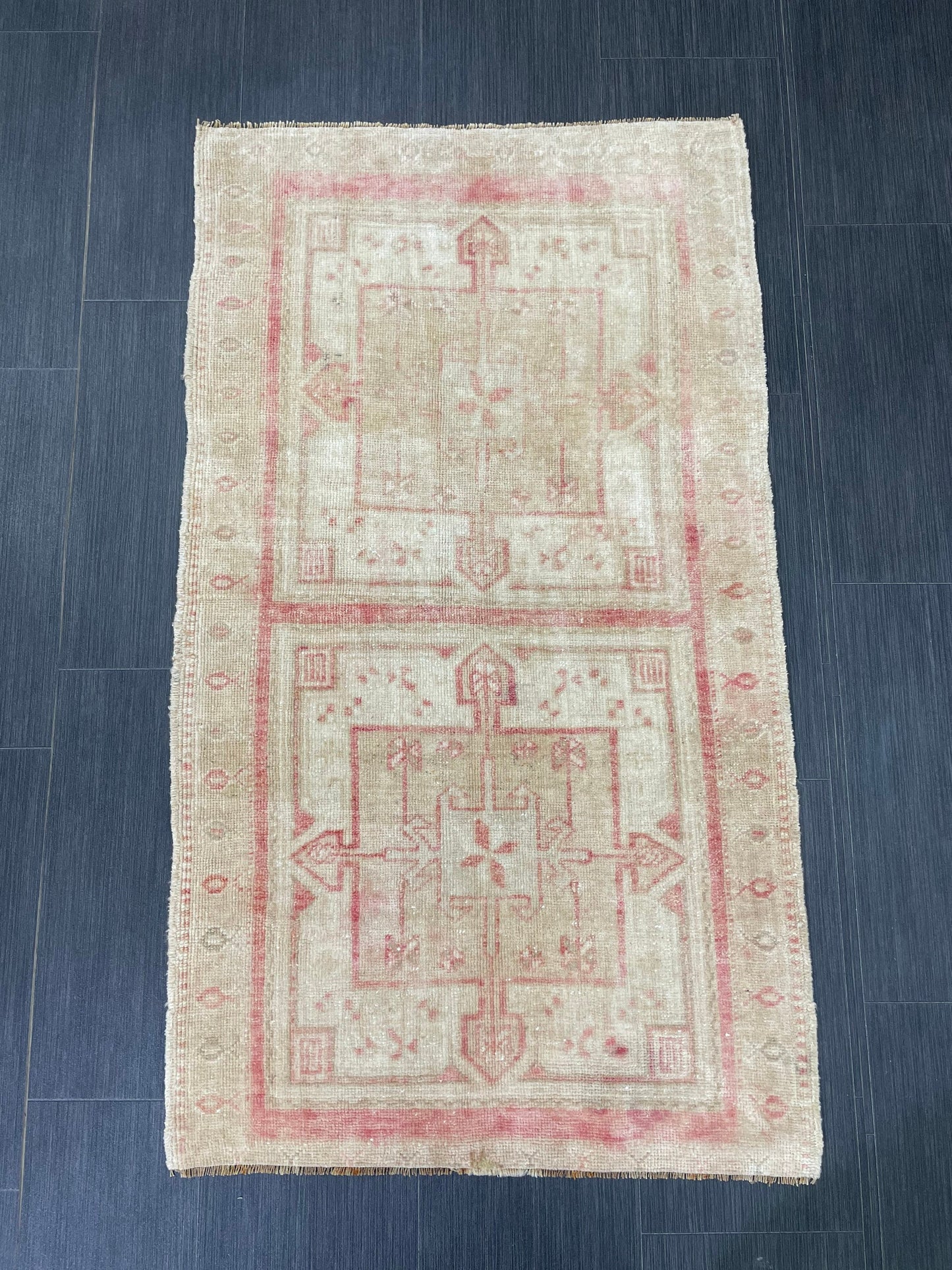 Muted Persian RUG Muted Vintage 2.5 x 4.3 Rug Vintage Rug Knotted Rug Pink Wool Oushak Rug Hand Made Rugs Vintage Turkish Rug Elegant Rug