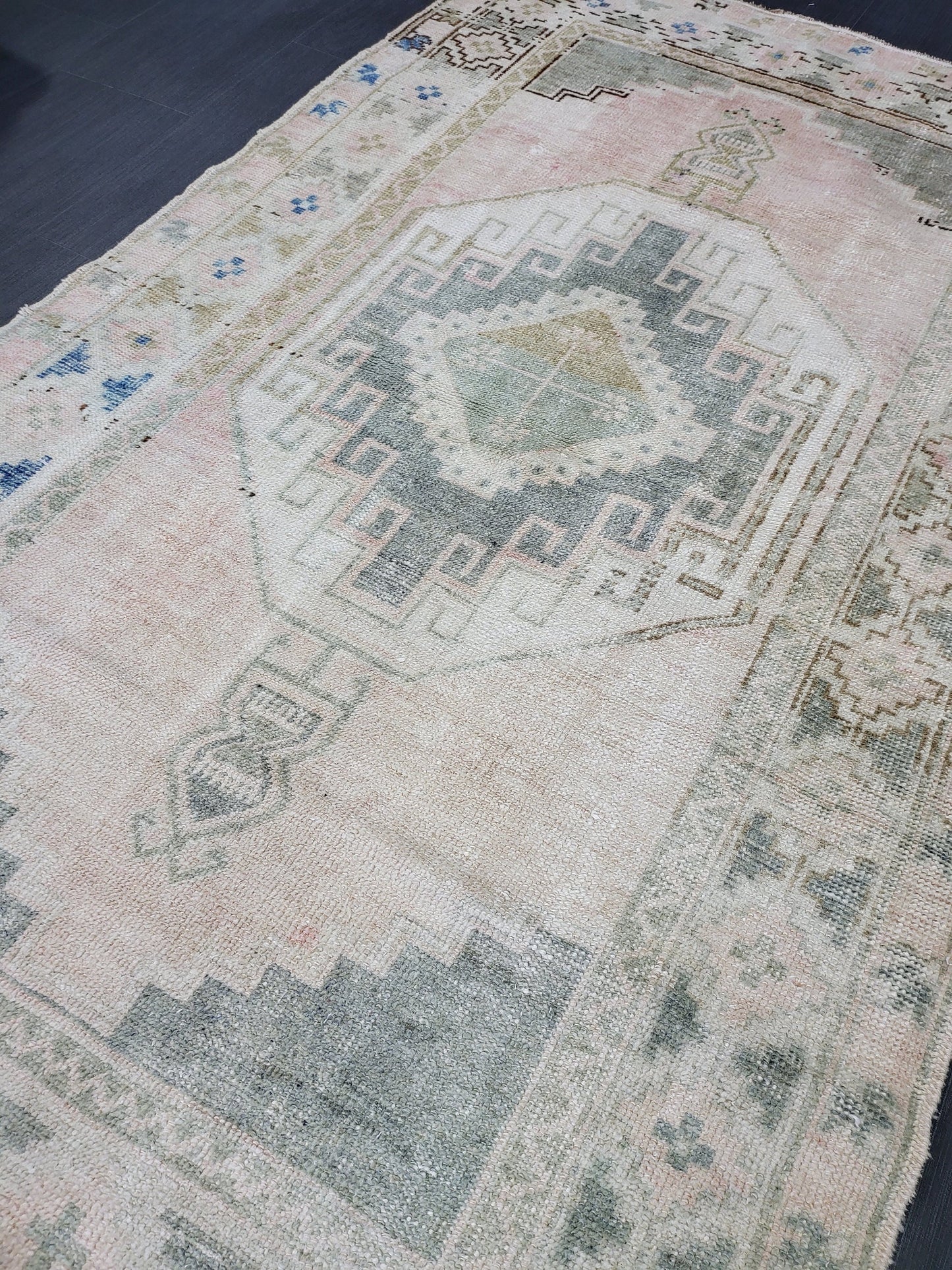 Vintage Rug, Handmade Rug, Oushak Rug, 3.6 x 5.10 wool Rug, Fun Rug Turkish Rug, Farmhouse Rug, Vintage Wool Carpet Oriental Rug