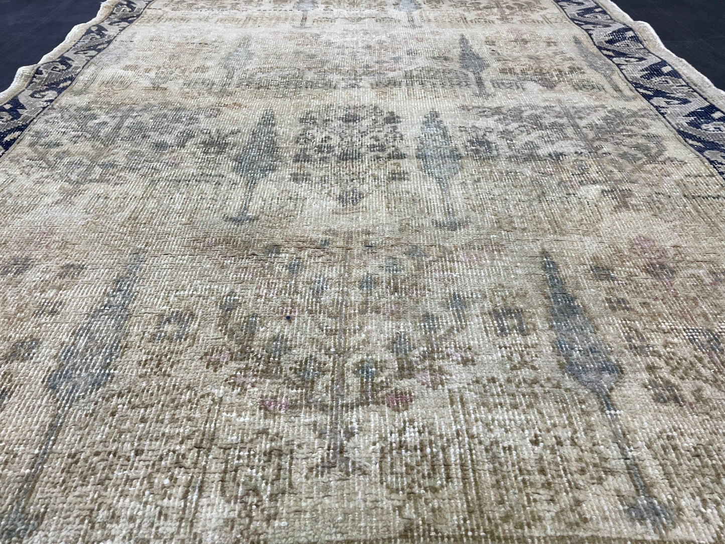 Vintage Rug, Muted Handmade 4 x 6.7 Rug, Natural Wool Oushak Rug Hand Knotted, Vintage Turkish Rug Living Room Rug