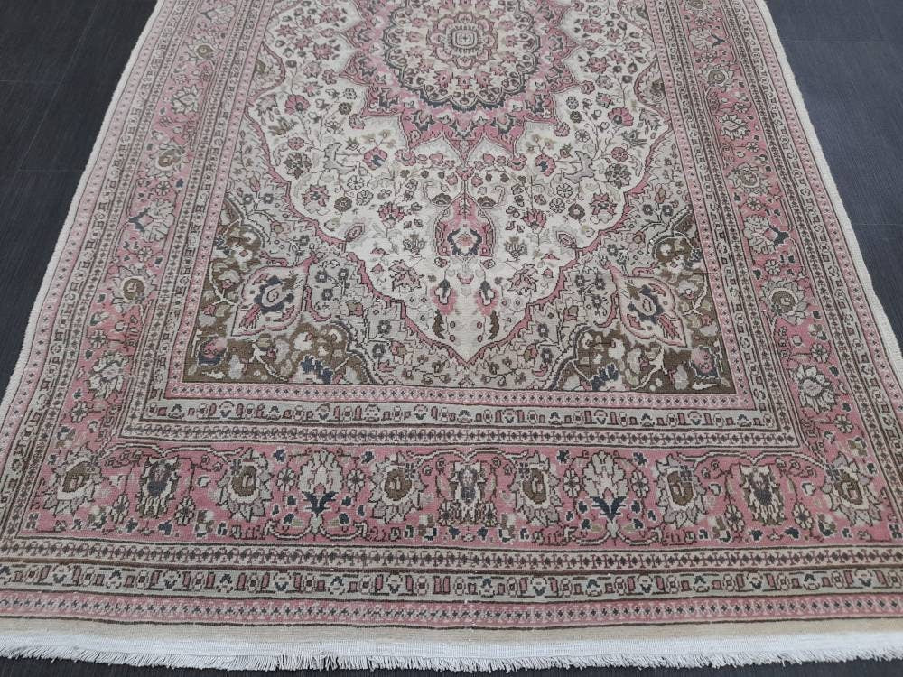 Muted Persian RUG Muted Vintage 4.3 x 7 Rug Vintage Rug Fine Knotted Rug Pink Wool Oushak Rug Hand Made Rugs Vintage Turkish Rug Elegant Rug