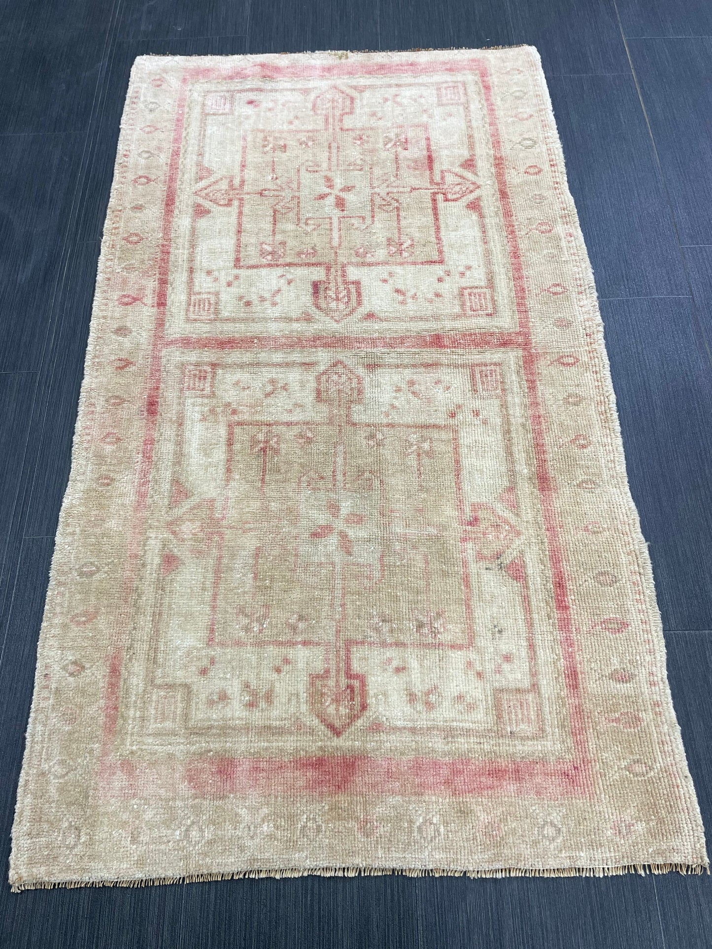 Muted Persian RUG Muted Vintage 2.5 x 4.3 Rug Vintage Rug Knotted Rug Pink Wool Oushak Rug Hand Made Rugs Vintage Turkish Rug Elegant Rug