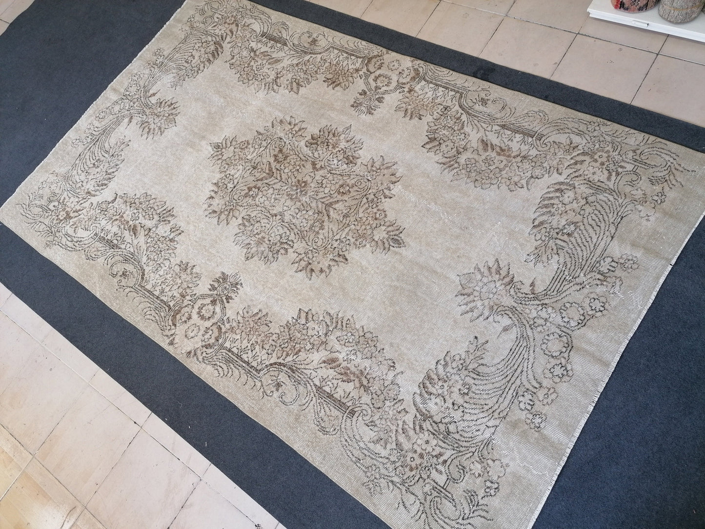 5.7 x 9 Large muted rug vintage turkish rug, faded oushak vintage rug, kitchen rug, vintage anatolian rug, unique handmade