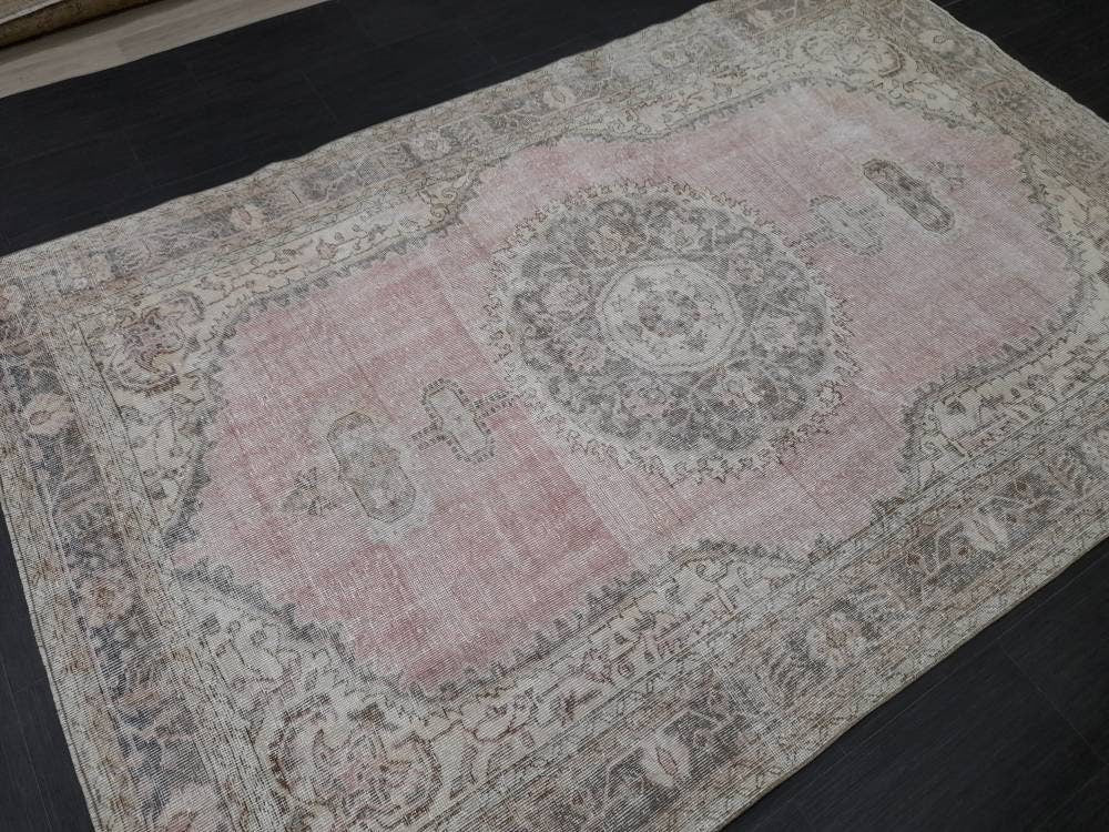 Vintage Persian Rug Unique Motif Rug 6 x 9.5 ft Persian Rug Vintage Hand Knotted Rug Eclectic Rug Hand Made Rug Living room Rug Turkish rug