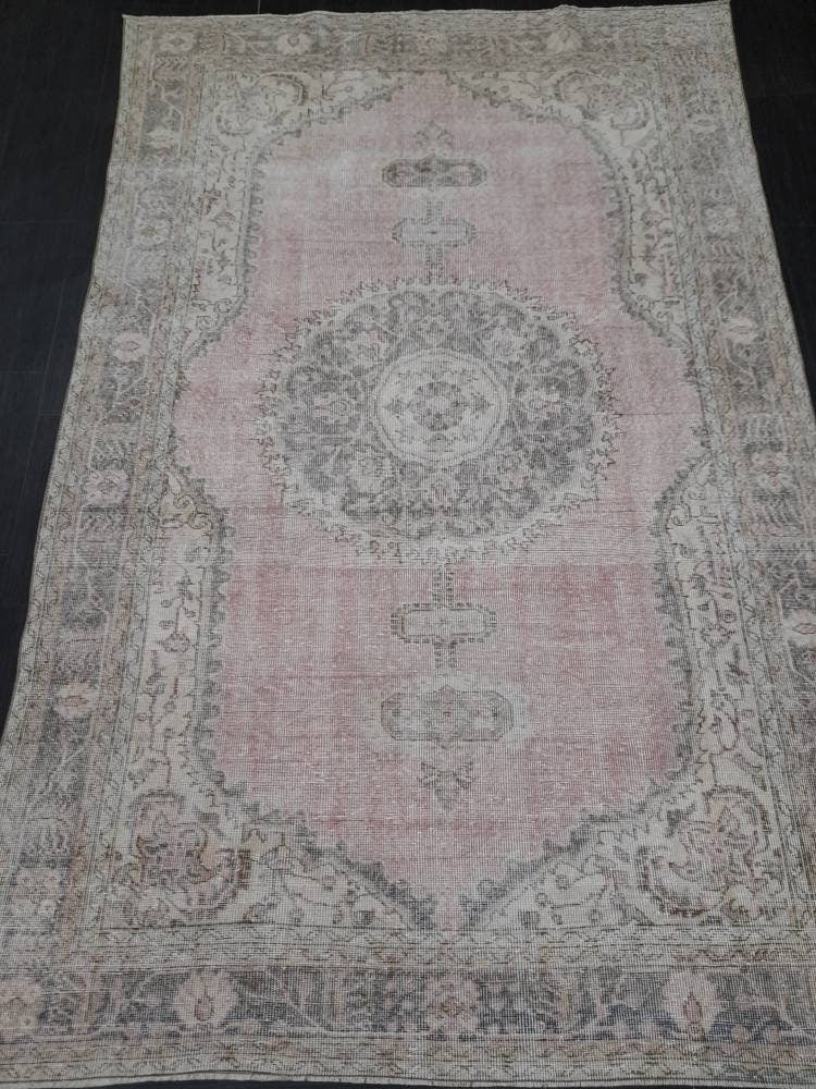 Vintage Persian Rug Unique Motif Rug 6 x 9.5 ft Persian Rug Vintage Hand Knotted Rug Eclectic Rug Hand Made Rug Living room Rug Turkish rug