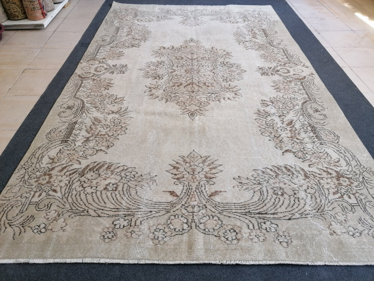 5.7 x 9 Large muted rug vintage turkish rug, faded oushak vintage rug, kitchen rug, vintage anatolian rug, unique handmade