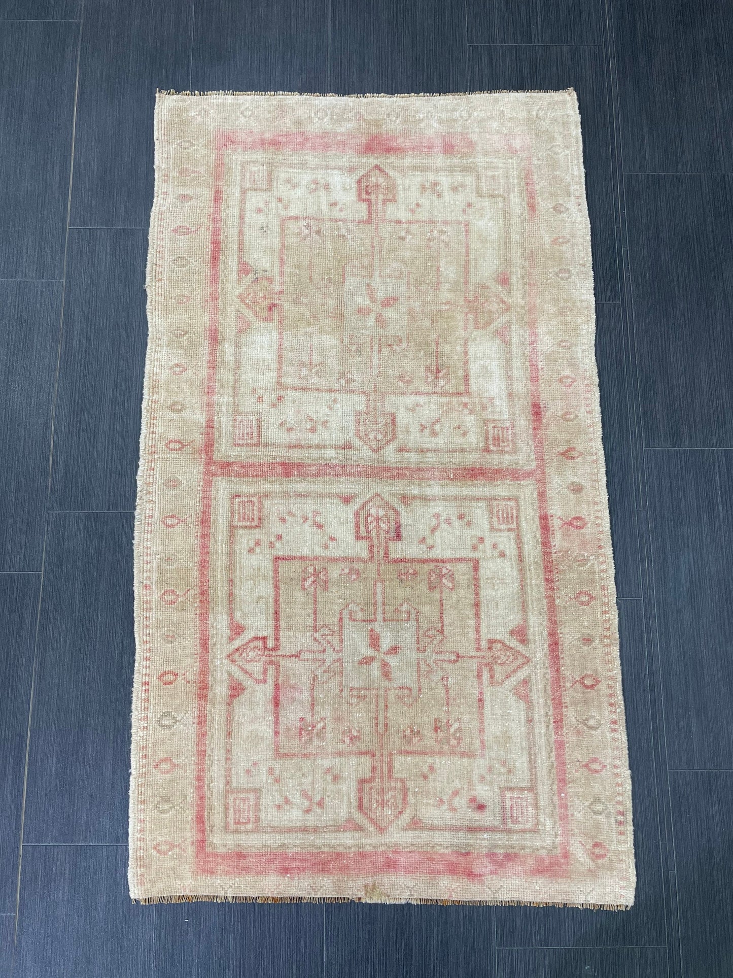 Muted Persian RUG Muted Vintage 2.5 x 4.3 Rug Vintage Rug Knotted Rug Pink Wool Oushak Rug Hand Made Rugs Vintage Turkish Rug Elegant Rug