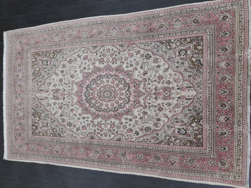 Muted Persian RUG Muted Vintage 4.3 x 7 Rug Vintage Rug Fine Knotted Rug Pink Wool Oushak Rug Hand Made Rugs Vintage Turkish Rug Elegant Rug