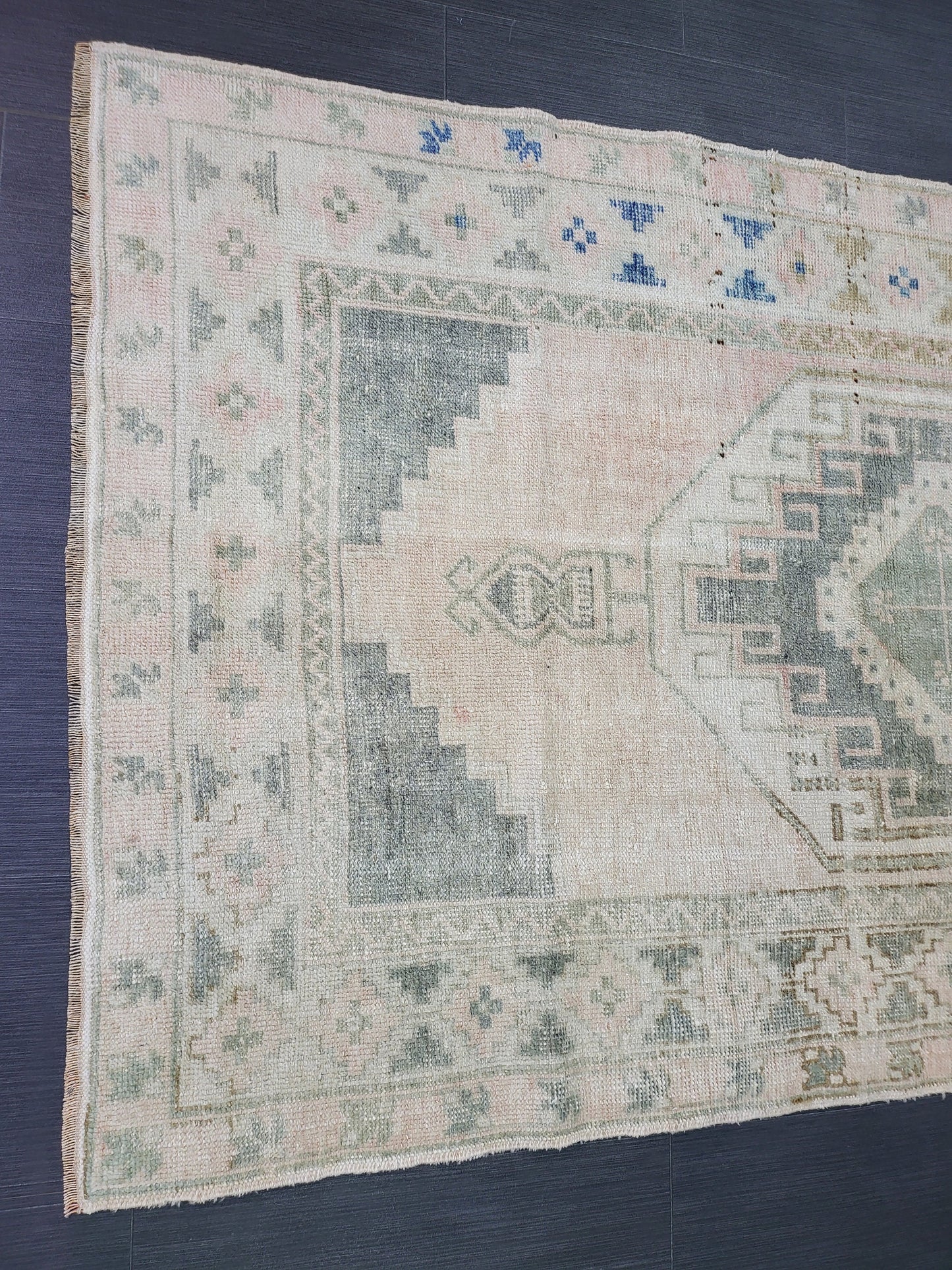 Vintage Rug, Handmade Rug, Oushak Rug, 3.6 x 5.10 wool Rug, Fun Rug Turkish Rug, Farmhouse Rug, Vintage Wool Carpet Oriental Rug