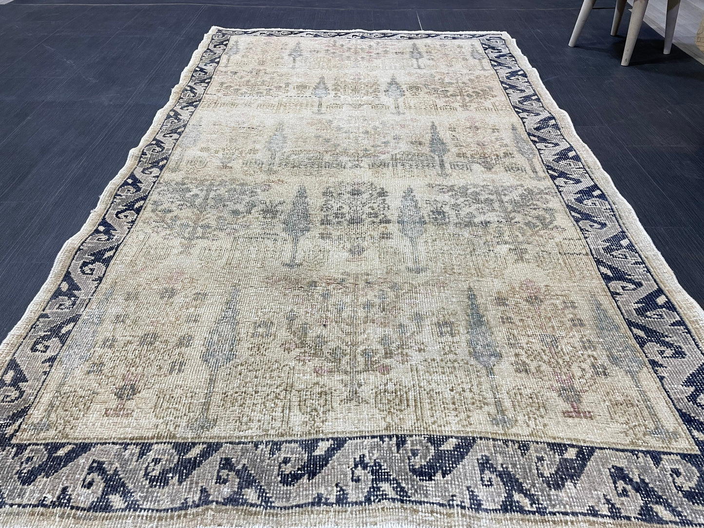 Vintage Rug, Muted Handmade 4 x 6.7 Rug, Natural Wool Oushak Rug Hand Knotted, Vintage Turkish Rug Living Room Rug