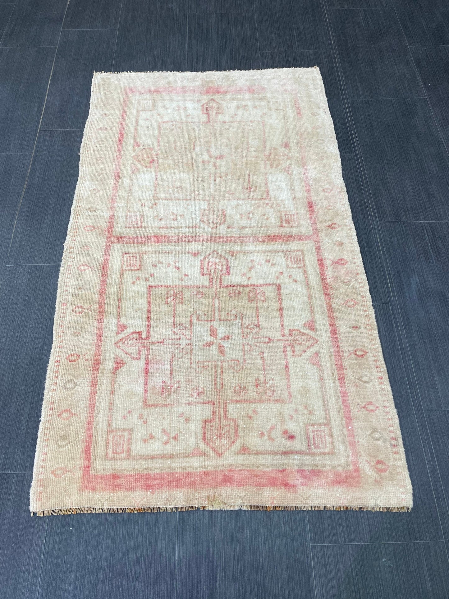 Muted Persian RUG Muted Vintage 2.5 x 4.3 Rug Vintage Rug Knotted Rug Pink Wool Oushak Rug Hand Made Rugs Vintage Turkish Rug Elegant Rug