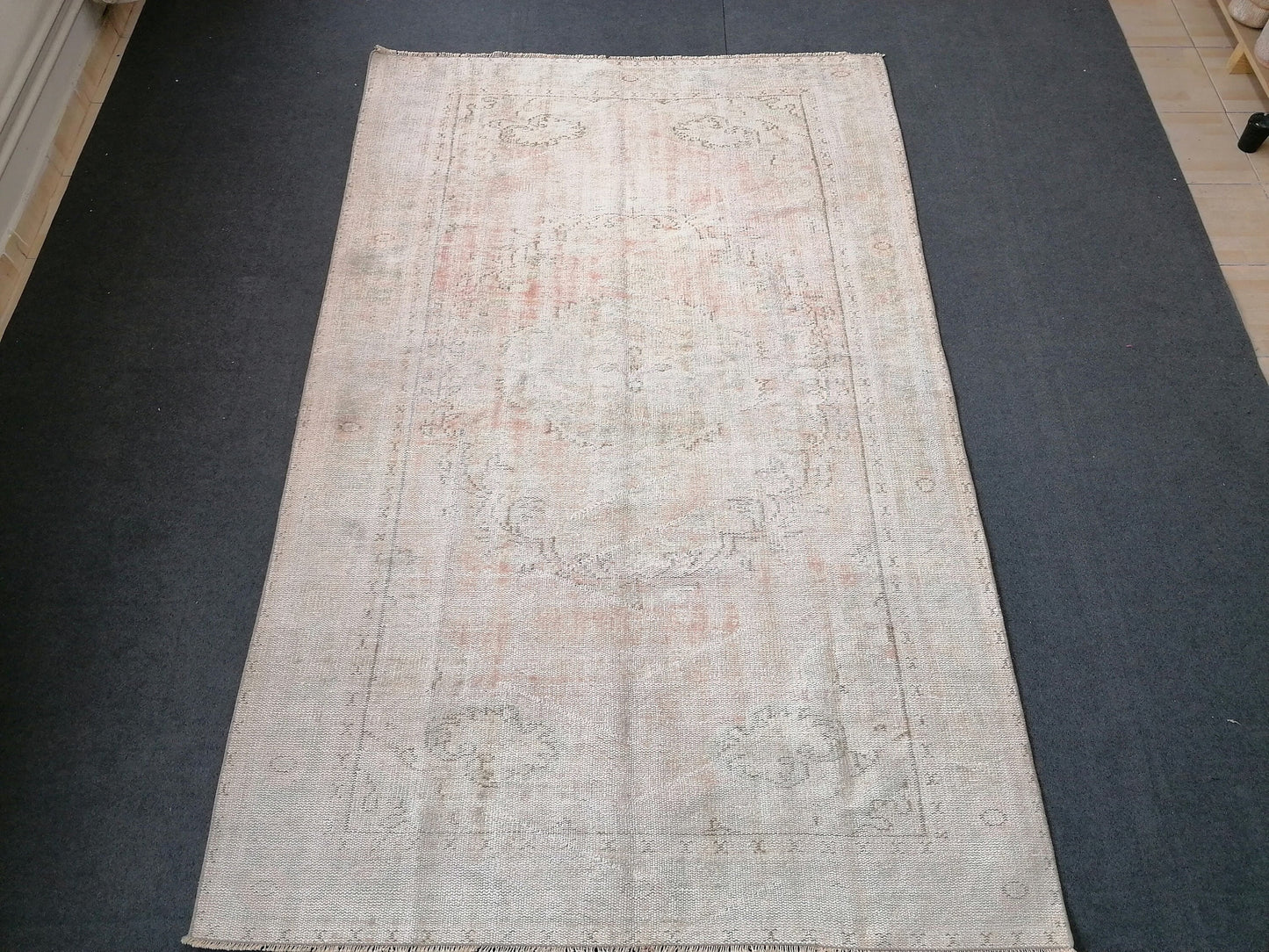 Distressed vintage rug 5'8x9 muted hand made rug, faded antique rug, rustic rug, floral rug turkish rug farmhouse rug,vintage rug, wool rug