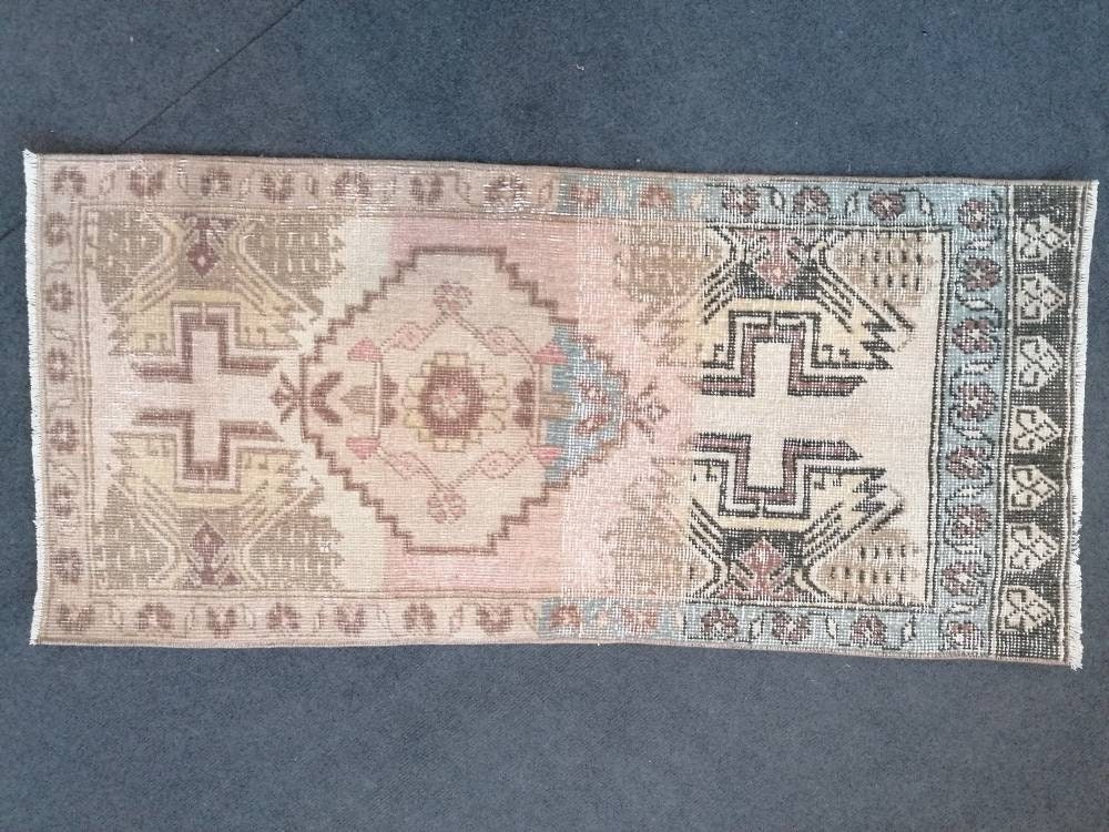 Turkısh small rug, anatolian vıntage rug, entery hand made rug, wool rug 1'9x3'9 feet