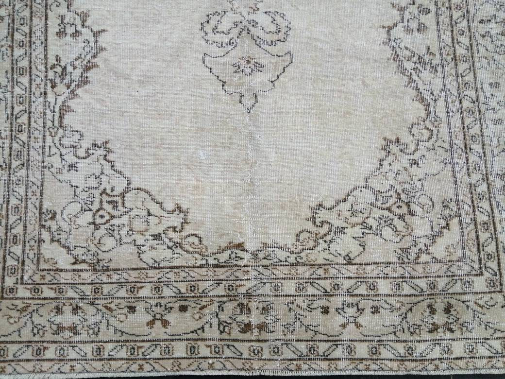 Neutral Vintage Turkish Rug 5.5 x 8.4 Neutral Vintage Persian Rug Muted Vintage Rug Wool Oushak Rug Hand Made Rugs Vintage Turkish