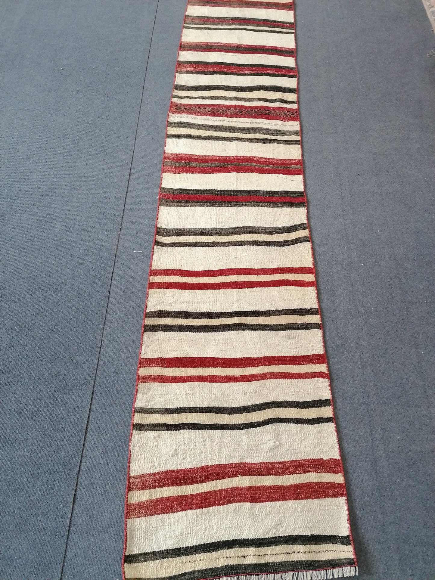 Vintage rug , flat woven kilim rug with embroidery rug, oriental carpet, vintage kilim rug wool carpet rug, flat pile rug 18'10x1'10 feet