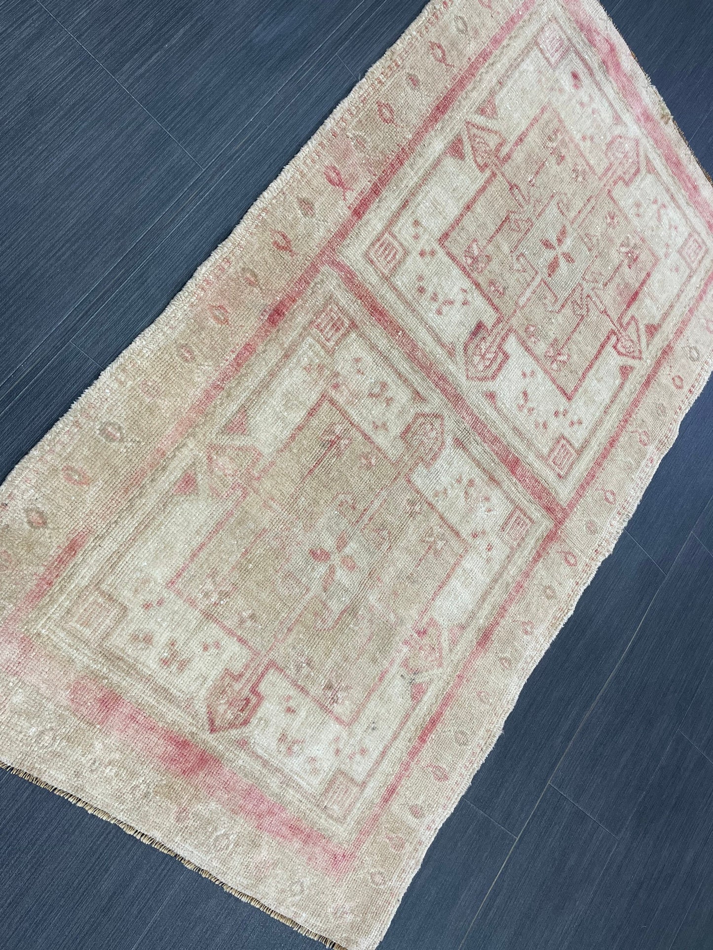 Muted Persian RUG Muted Vintage 2.5 x 4.3 Rug Vintage Rug Knotted Rug Pink Wool Oushak Rug Hand Made Rugs Vintage Turkish Rug Elegant Rug