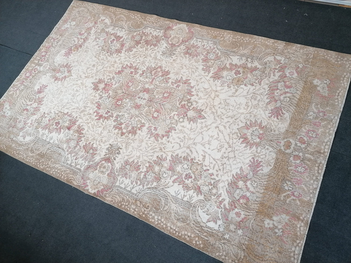 Muted oushak rug 6x9'7 large vintage rug, pastel hand made wool rug, turkish area rug, bohemian rug