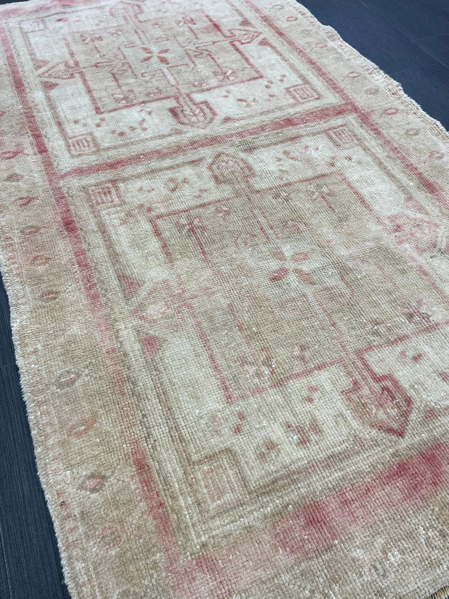 Muted Persian RUG Muted Vintage 2.5 x 4.3 Rug Vintage Rug Knotted Rug Pink Wool Oushak Rug Hand Made Rugs Vintage Turkish Rug Elegant Rug