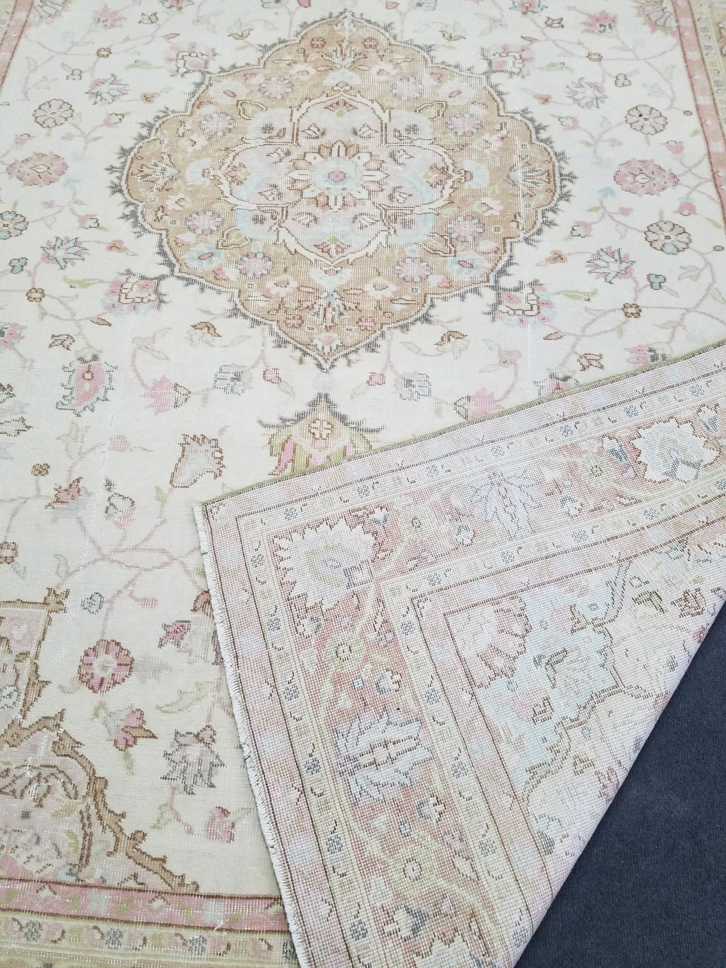 10'2x6'7 large size rug, muted vintage rug