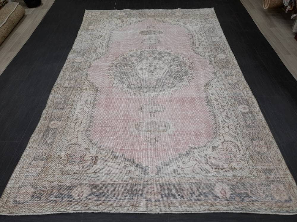 Vintage Persian Rug Unique Motif Rug 6 x 9.5 ft Persian Rug Vintage Hand Knotted Rug Eclectic Rug Hand Made Rug Living room Rug Turkish rug