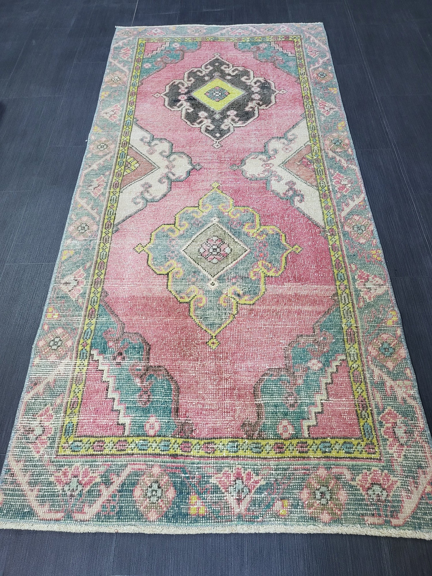 Medium Rugs