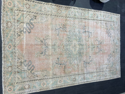 Distressed Antique Rug, Vintage rug,  Muted Persian 5.9 x 9.2 Rug, turkish Rug, Pink Oushak rug, Handmade Rug, Hand Knotted Rug,