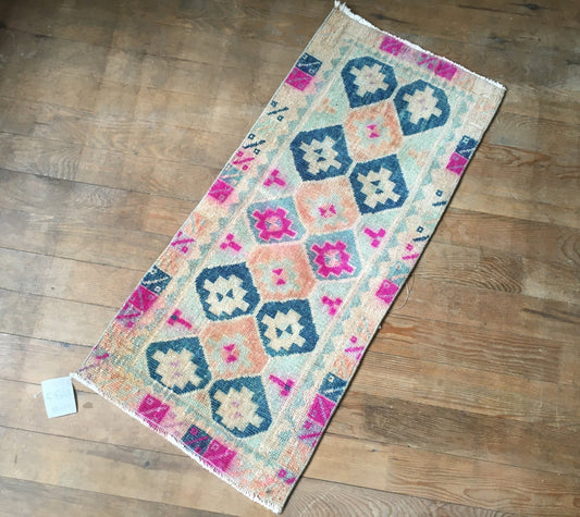 1.5x3.2 feet wool pink muted handmade small rug, vintage turkish kitchen mini area rug, oushak floor small bedroom rug, bohemian mini rugs