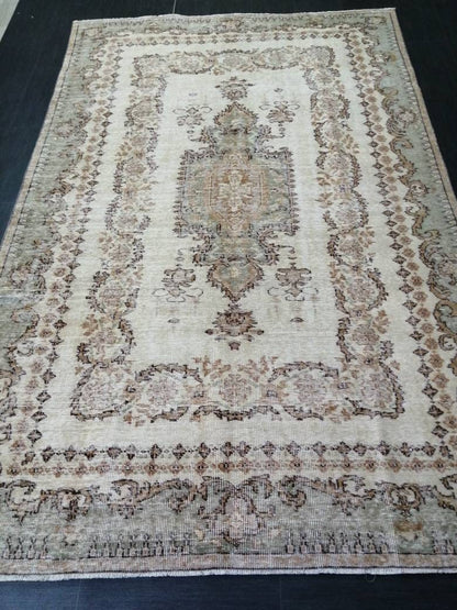 Vintage Persian Rug, Unique Motif Rug, 6x9 Persian Rug, Hand Knotted Rug, Eclectic Rug, Hand Made Rug, Living room  Rug Oriental Vintage Rug