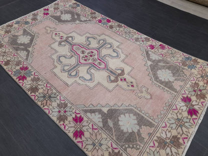 Vintage Rug TURKISH HAND MADE Rug Vintage Turkish 4 x 6m8 Rug Oushak Rug  Turkish Oushak Rug, Vintage Oushak Rug, Muted Wool Rug