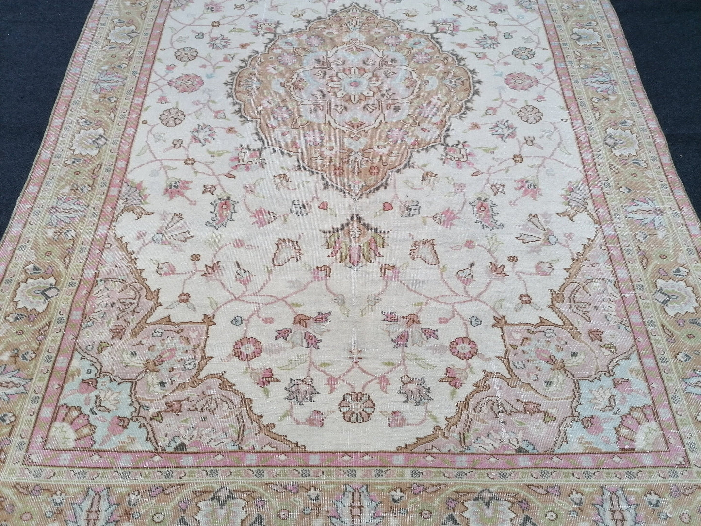 10'2x6'7  large size rug, muted vintage rug