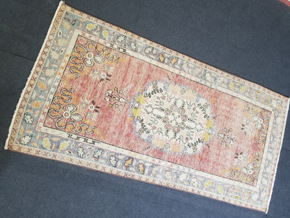 Vintage turkish rug 3'3x6'8 vintage wool rug, are oushak rug