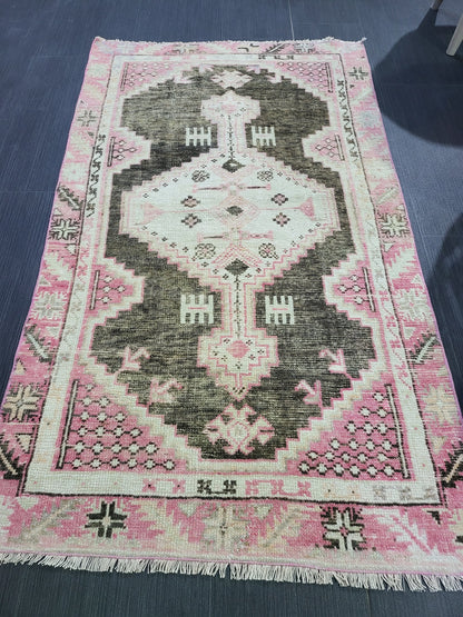 Hand Knotted Rug,  Handmade Rug, Oushak 2.5 x 4 Rug,  Natural Wool Rug, Oriental Rug , Turkish Rug, Farmhouse Rug, Vintage Persian rug