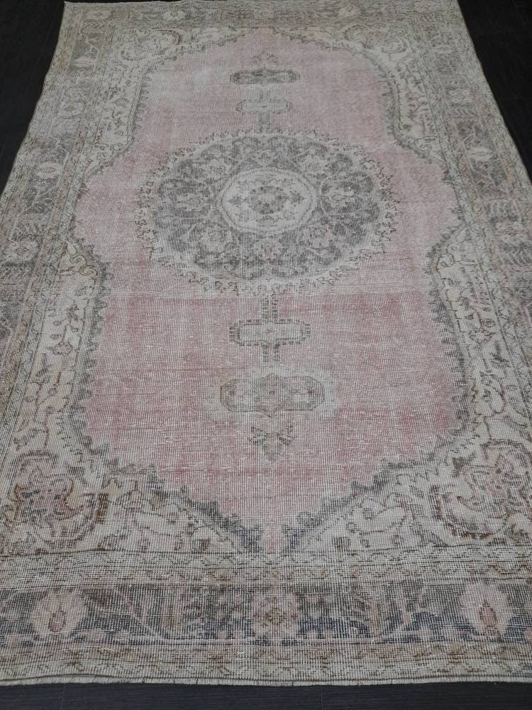 Vintage Persian Rug Unique Motif Rug 6 x 9.5 ft Persian Rug Vintage Hand Knotted Rug Eclectic Rug Hand Made Rug  Living room Rug Turkish rug