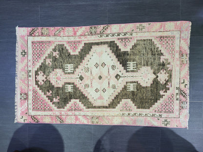 Hand Knotted Rug,  Handmade Rug, Oushak 2.5 x 4 Rug,  Natural Wool Rug, Oriental Rug , Turkish Rug, Farmhouse Rug, Vintage Persian rug