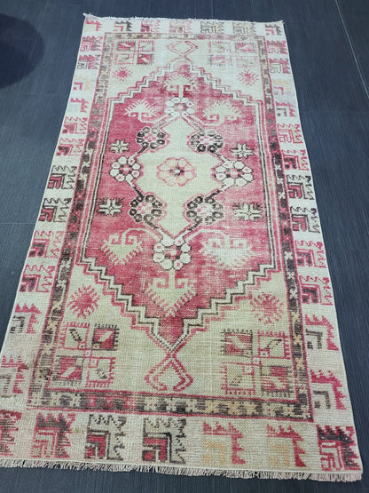 Vintage Oushak Rug, Vintage Persian 2.6 x 4.10 Rug, Wool Oushak Rug, Handmade Rugs, Vintage Turkish Rug, Hand Knotted Rug