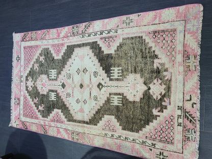 Hand Knotted Rug,  Handmade Rug, Oushak 2.5 x 4 Rug,  Natural Wool Rug, Oriental Rug , Turkish Rug, Farmhouse Rug, Vintage Persian rug