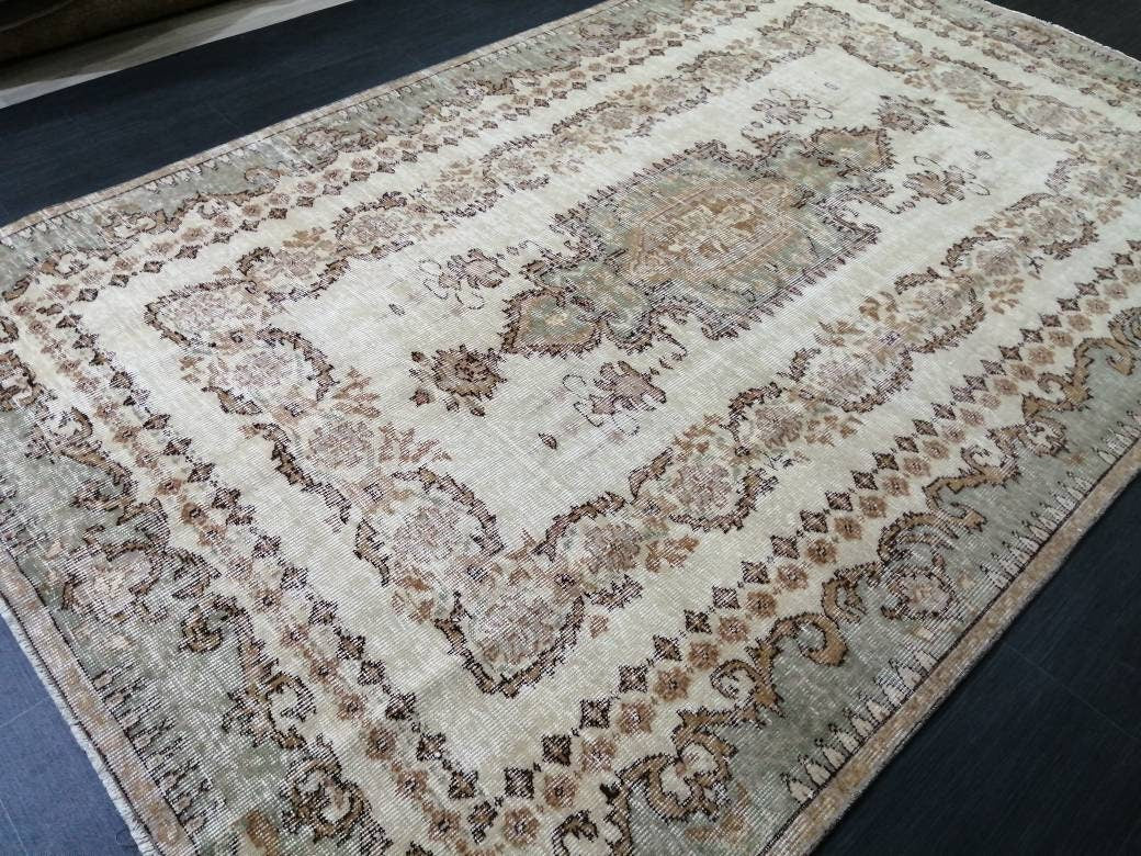 Vintage Persian Rug, Unique Motif Rug, 6x9 Persian Rug, Hand Knotted Rug, Eclectic Rug, Hand Made Rug, Living room  Rug Oriental Vintage Rug