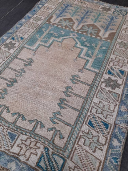 Muted Vintage Rug Muted Turkish 2.6 x 3.8 Rug Oushak Rug, Rustic Rug, Muted Rug, Vintage Turkish Rug, Farmhouse Rug, Vintage Rug, Wool rug